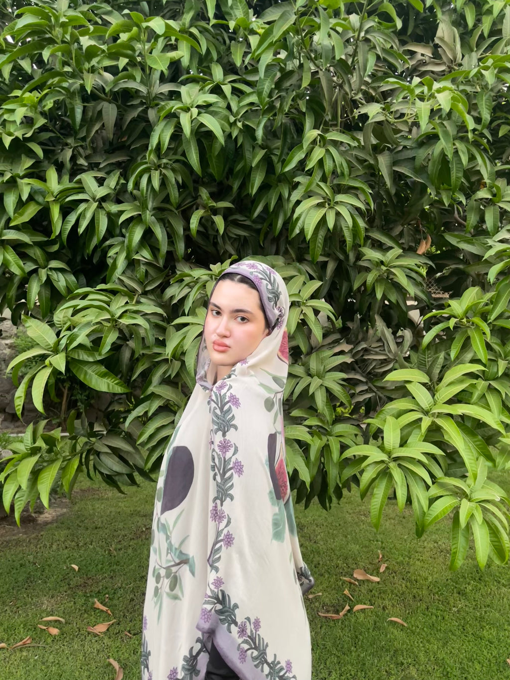 Teen and el zaytoon scarf