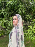 Teen and el zaytoon scarf